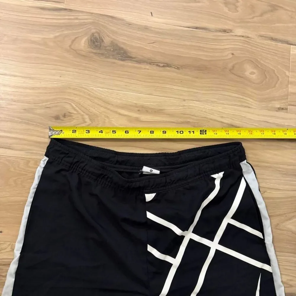 Nike Dri-Fit black shorts Swoosh athletic summer graphic size XL
